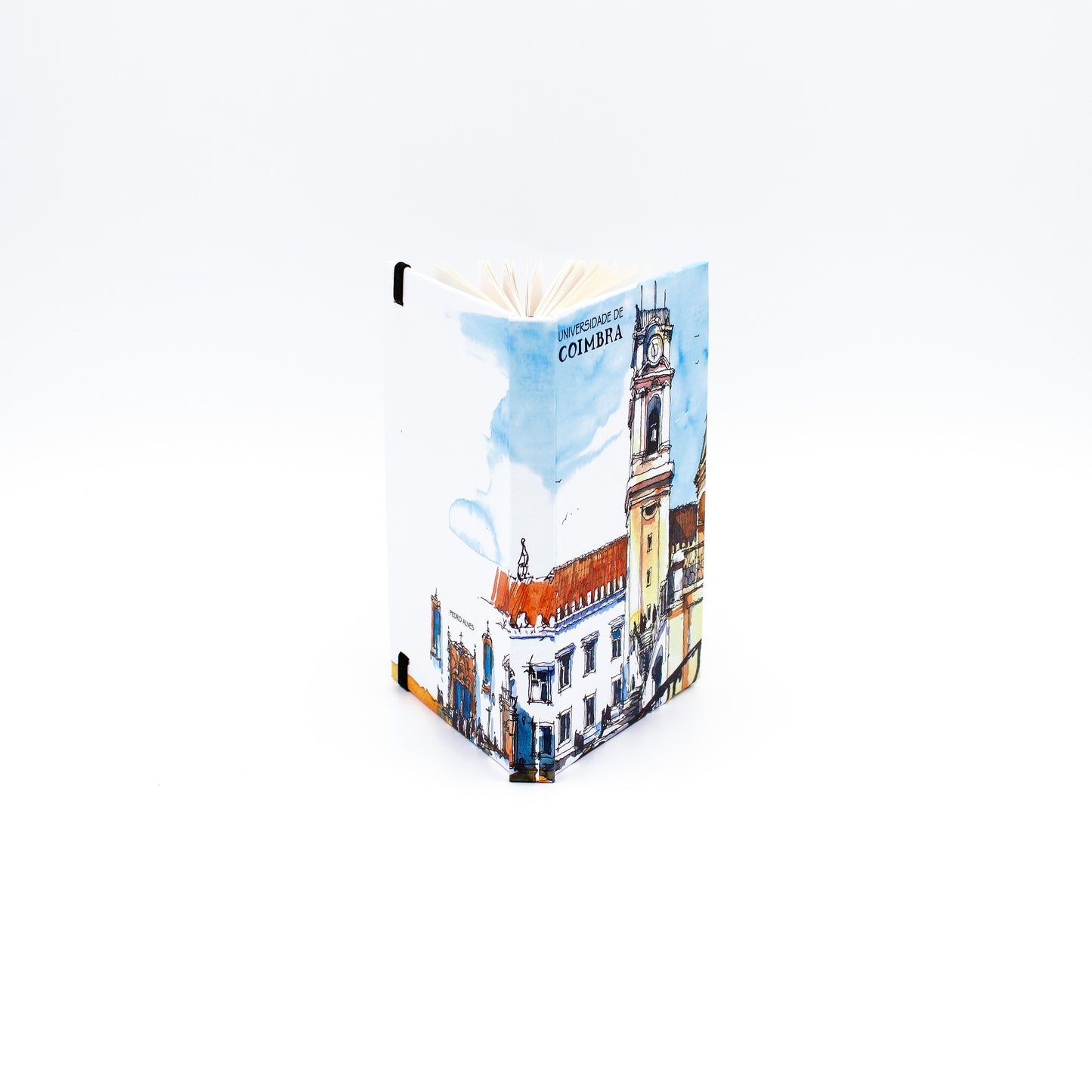 Bloco de Notas A6, com folhas lisas e uma belíssima ilustração da Torre da Universidade de Coimbra, criada pelo talentoso artista Pedro Alves.&nbsp;